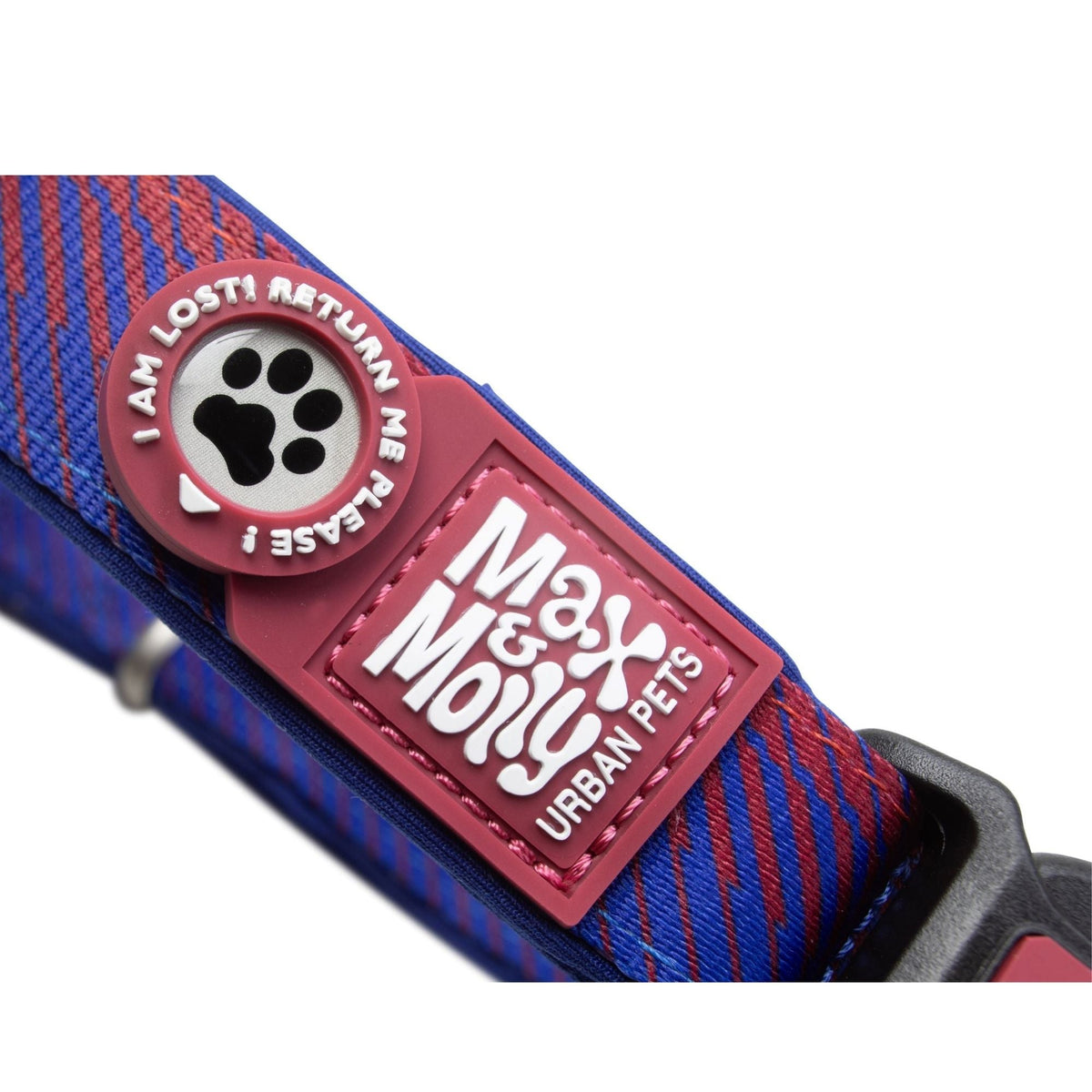 Detalle de la placa QR Gotcha! del collar FC Barcelona Max & Molly